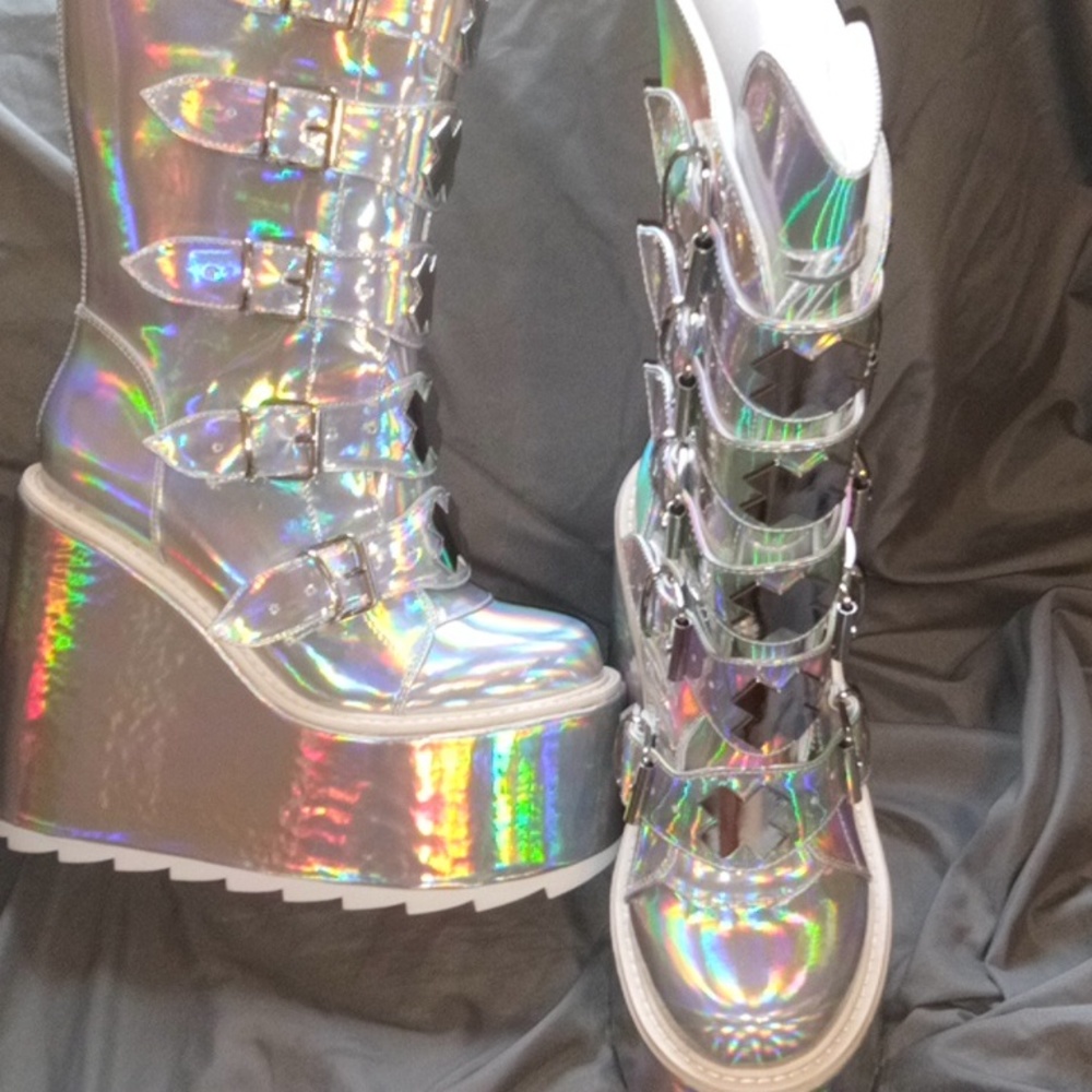 FAF Dune X Holo boots